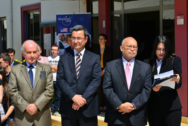 Ambasadori Alexander A. Arvizu, inaguroi Qendrën Informative të Arsimit Amerikan në Shqipëri