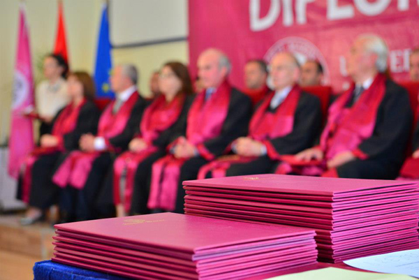 Ceremonia e diplomimit për vitin akademik 2011 - 2012