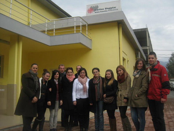 Klubi i Vullnetarëve të UB-së tek ambjentet e Caritas Albania