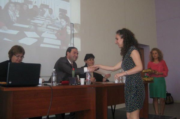 Studentja Zela Bilalaj fiton çmimin e tretë në konkursin me temë diskriminimin