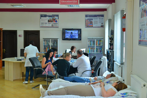 Barletasit dhurojnë gjak nëpërmjet Kryqit të Kuq Shqiptar