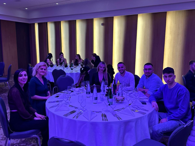 Studentët Barletas në ballon e fundvitit