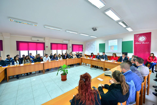 Leksioni i hapur me temë "Bipolarizimi Politik dhe Poli i Tretë"