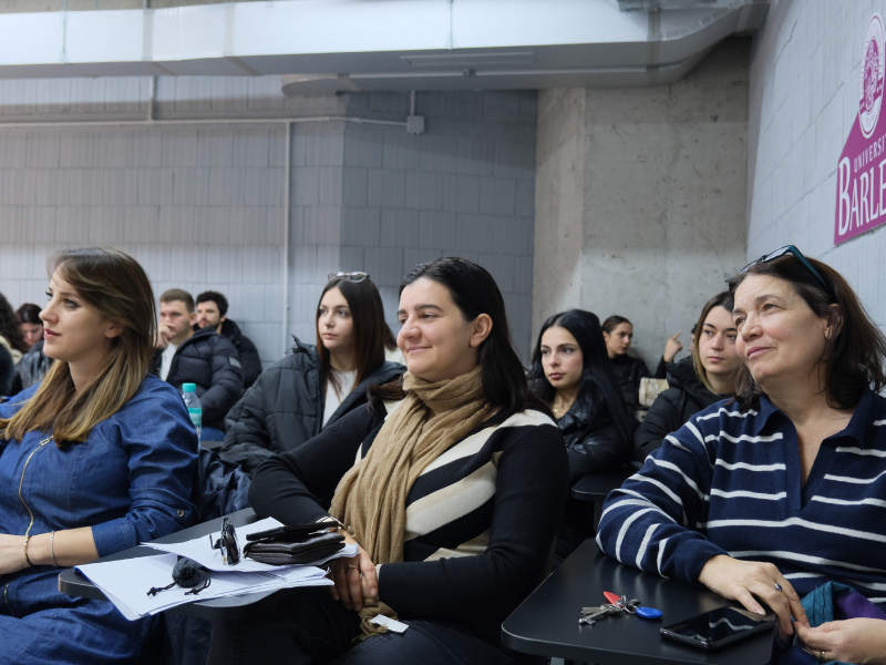 Studentët mirëpresin “Workshop me Gladin“