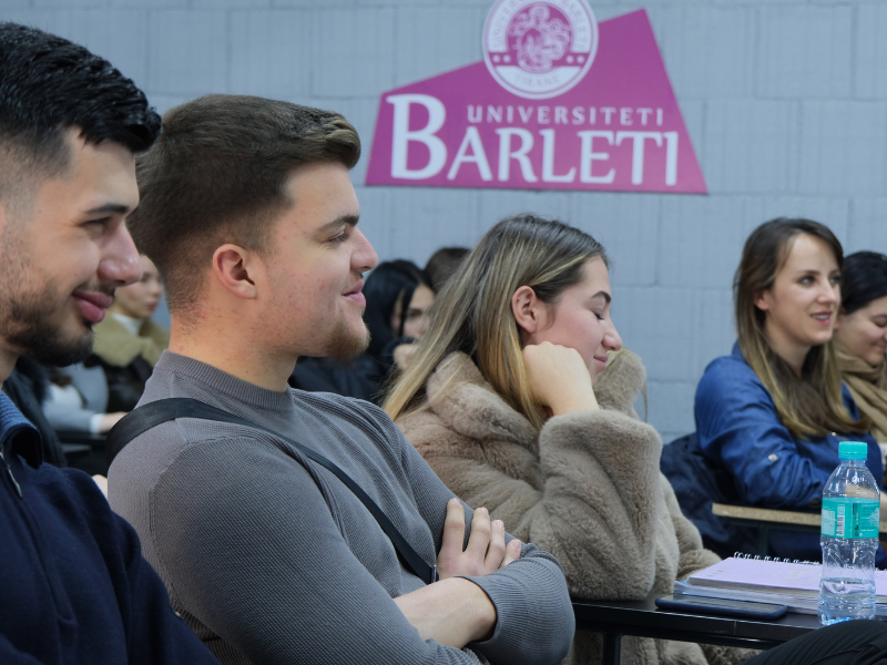 Studentët mirëpresin “Workshop me Gladin“