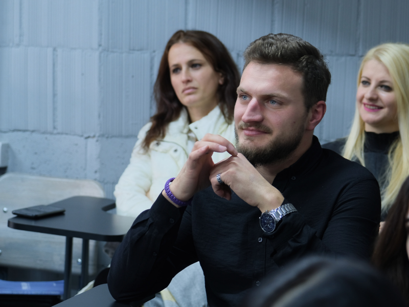 Studentët mirëpresin “Workshop me Gladin“