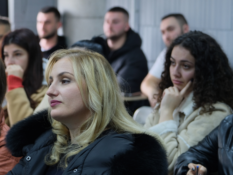 Studentët mirëpresin “Workshop me Gladin“