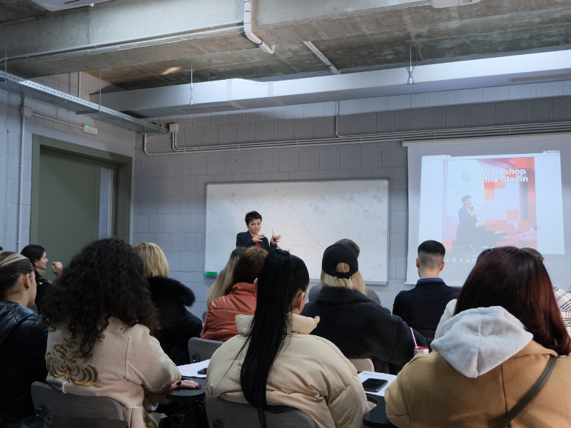 Studentët mirëpresin “Workshop me Gladin“