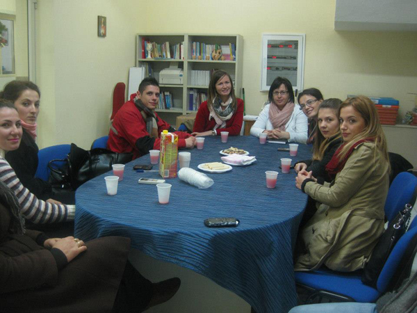 Klubi i Vullnetarëve të UB-së tek ambjentet e Caritas Albania