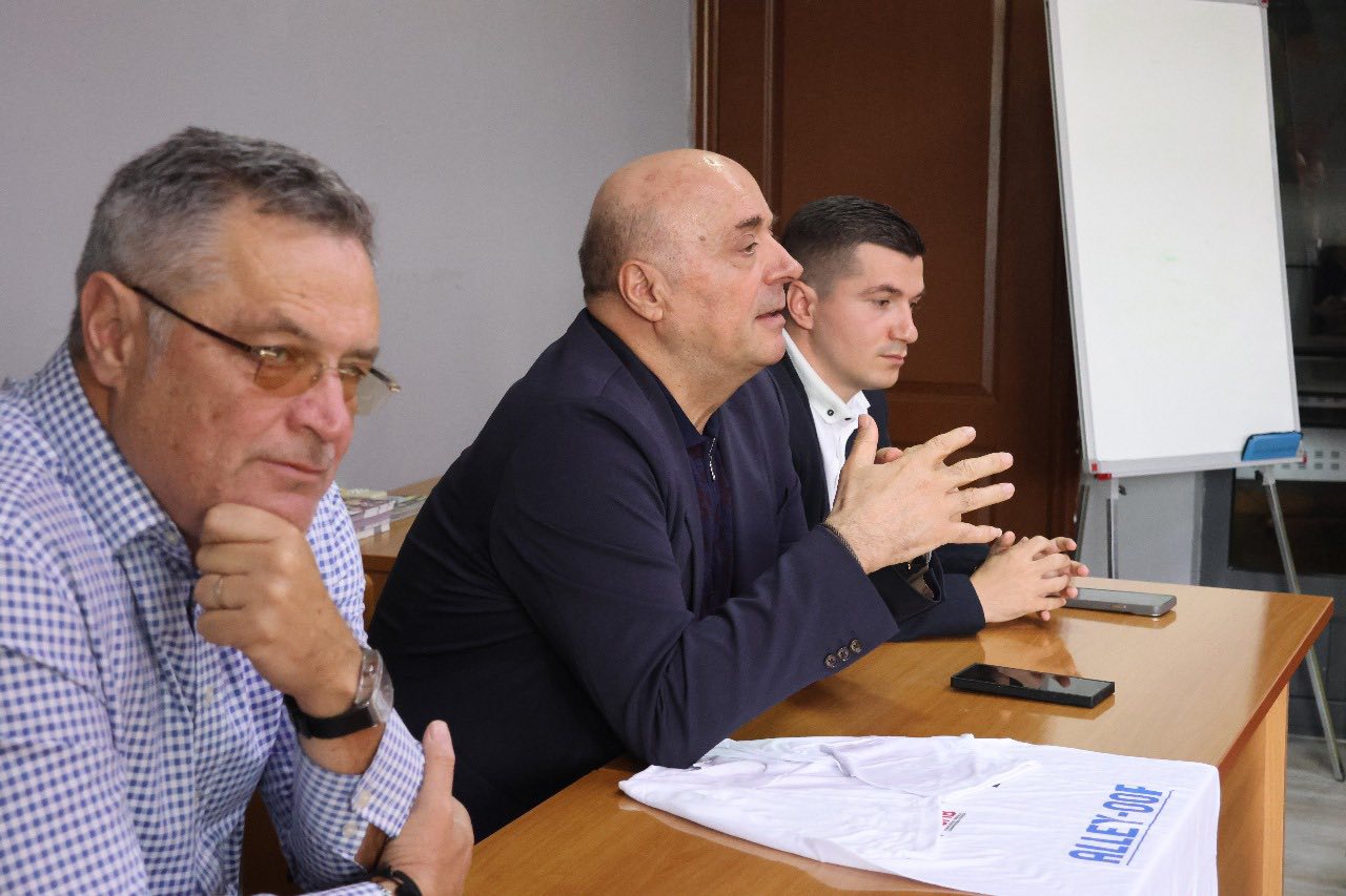 Presidenti i Federatës Shqiptare të Basketbollit, z. Avni Ponari, zhvilloi një vizitë në Universitetin Barleti, ku u prit nga prorektori, z. Artan Shytaj.