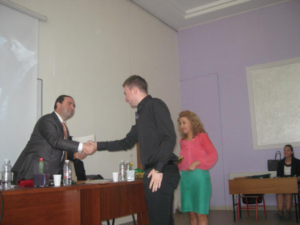 Studentja Zela Bilalaj fiton çmimin e tretë në konkursin me temë diskriminimin