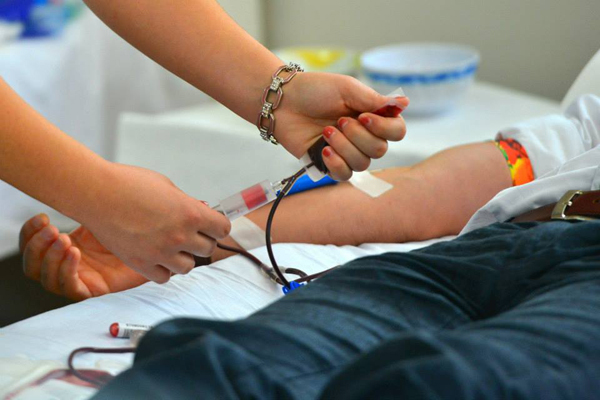 Barletasit dhurojnë gjak nëpërmjet Kryqit të Kuq Shqiptar