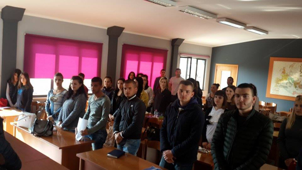 1 MINUTë HESHTJE PëR VIKTIMAT E SULMEVE TERRORISTE Të NDODHURA Në PARIS!
