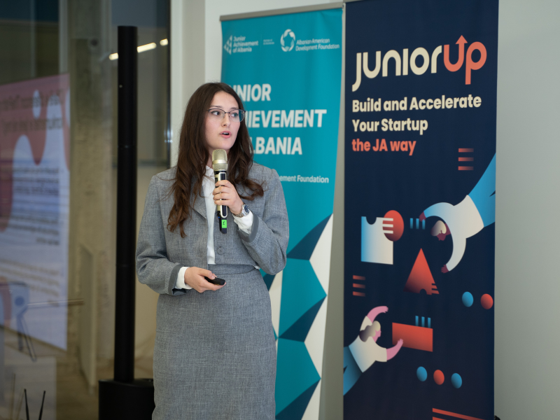 Studentet e UniBA triumfojnë me platformën e tyre “The Path”