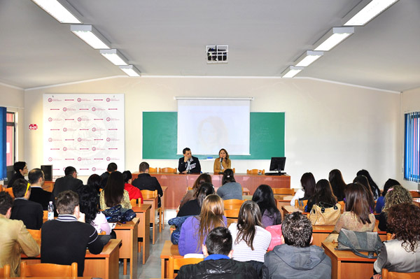 Prezantuesja e mirënjohur e Top Channel, Arbana Osmani në Universitetin Barleti