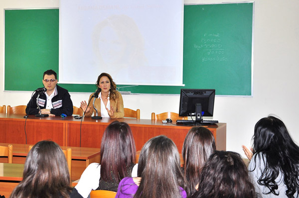 Prezantuesja e mirënjohur e Top Channel, Arbana Osmani në Universitetin Barleti