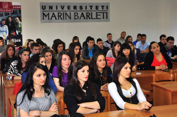 Prezantuesja e mirënjohur e Top Channel, Arbana Osmani në Universitetin Barleti