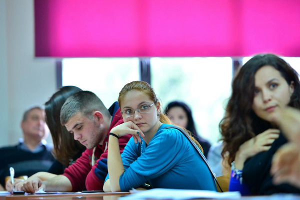 Leksion i hapur me temë "Taksa Progresive vs Taksa e sheshtë".