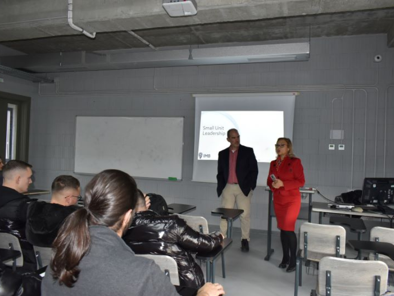 UniBA leksion të hapur me ekspertin amerikan Dan Biles