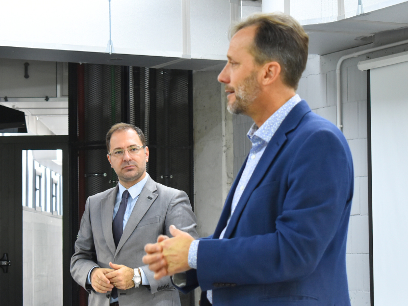 Sipërmarrësi global ndan përvojën e tij me studentët e UniBA