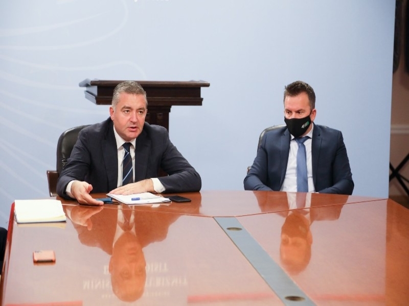 Takim me ministrin e Turizmit dhe Mjedisit, z.Blendi Klosi