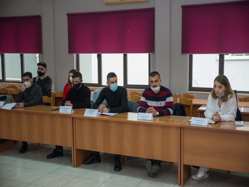 Debat Ndëruniversitar Barleti vs Metropolitani