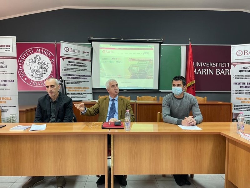 Tryezë e librit me temë : 