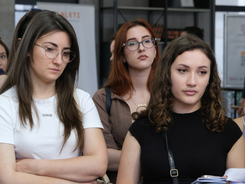 “Shëndeti oral dhe fuqia e preparateve natyrale”