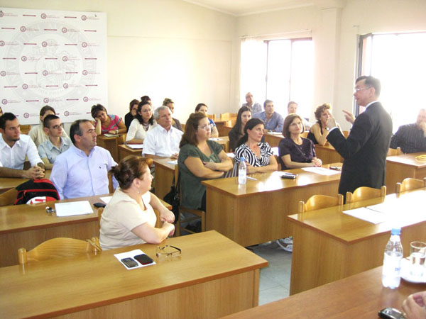 Z. Hubert Petit, ish zv. ambasador i BE-së në Tiranë mbajti një konferencë në Universitetin Barleti