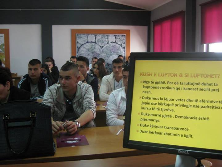 Trajnim me shkollën e mesme “Bota e Diturisë”, Fier