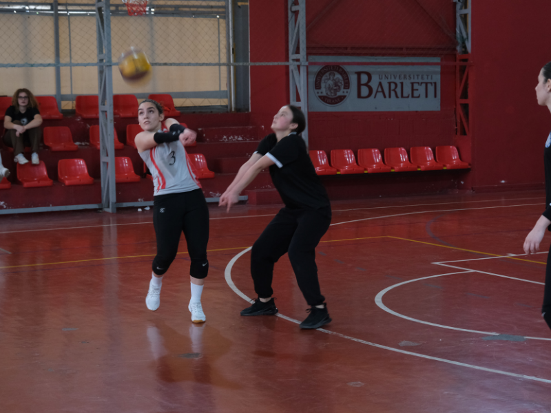 Kampionati i Volejbollit midis shkollave të mesme në Barlet