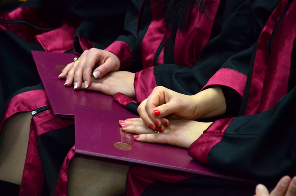 Mbahet ceremonia e diplomimit Bachelor dhe Master te sistemit me kohe te pjesesshme