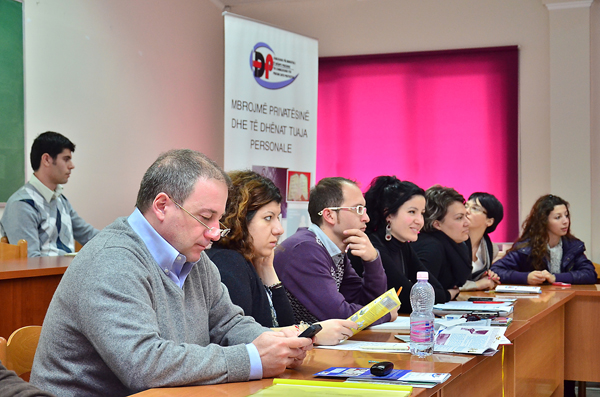 Panel ndërgjegjësues rreth mbrojtjes së të dhënave personale në universitetin 