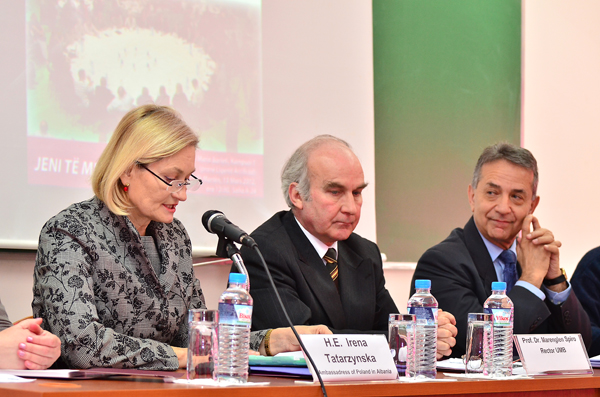 Tavolinë e rrumbullakët rreth rolit të dialogut në ndryshimin e sistemit autoritar në Poloni dhe Hungari