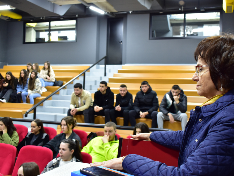 Workshop me temën: “Ndihma e parë në komunitetin rinor në raste aksidentesh. Elementet kyç që i duhen të njohin të rinjtë për të dhënë ndihmën e parë në raste të ndryshme”, me lektor Prof. Dr. Pirro Prifti.