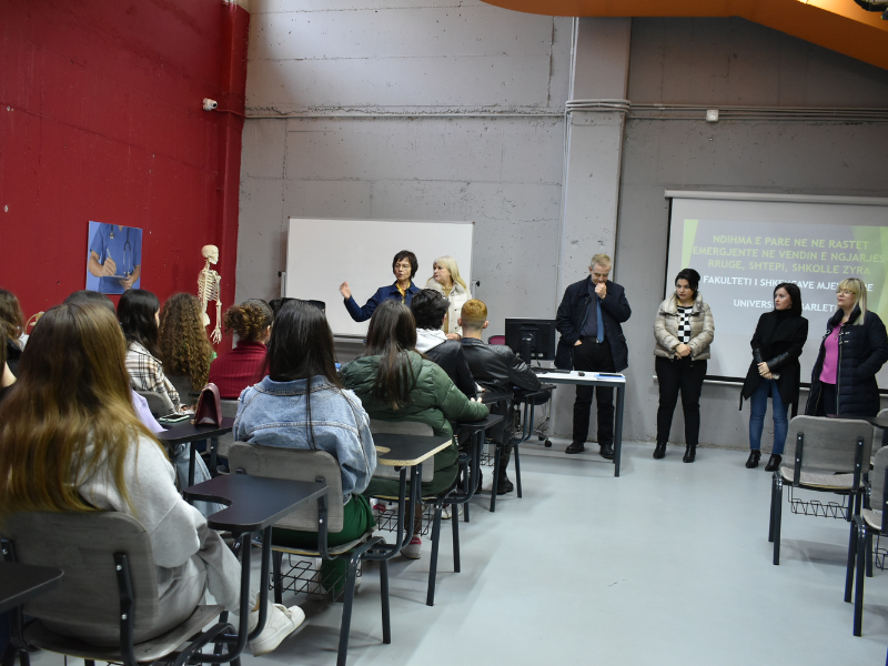 Workshop me temën: “Ndihma e parë në komunitetin rinor në raste aksidentesh. Elementet kyç që i duhen të njohin të rinjtë për të dhënë ndihmën e parë në raste të ndryshme”, me lektor Prof. Dr. Pirro Prifti.