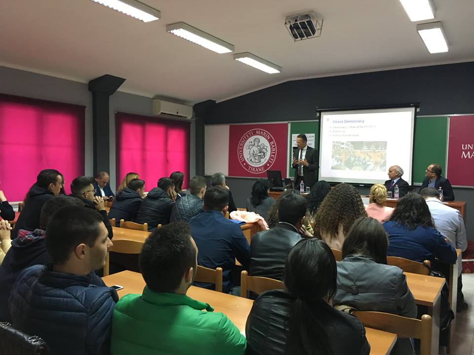 Klubi i Debatit Studentor diskuton për sistemin arsimor shqiptar