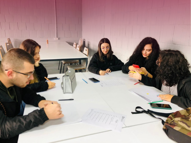Studentët e viteve të para prezantohen me Klubin e Psikologëve