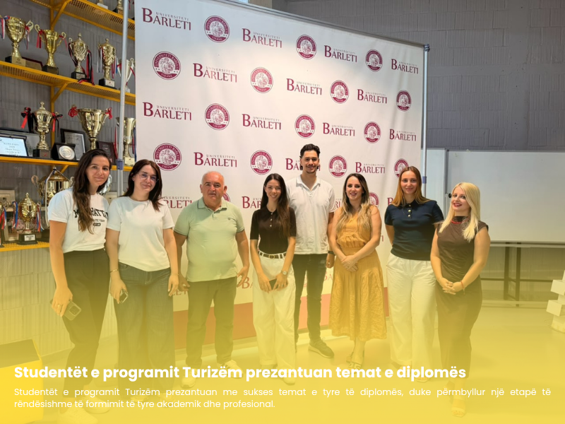 Studentët e Turizmit prezantojnë temat e diplomës
