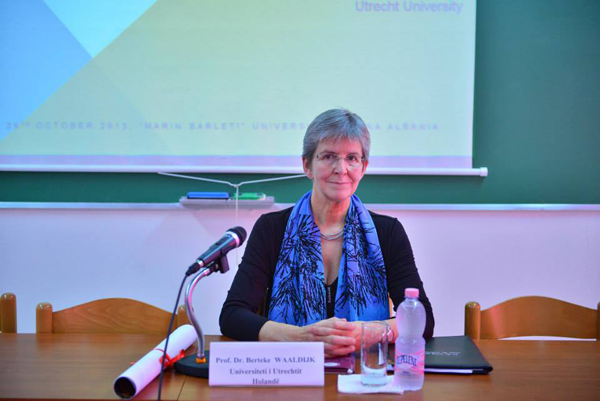 Lektoriumi Akademik: Prof.Dr. Berteke Waaldijk - "Kontekste në ndryshim: studimet gjinore dhe qytetaria në Europë"