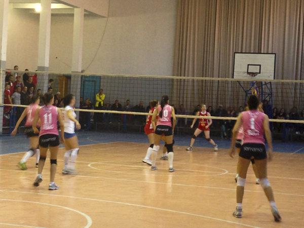 Derbi midis UB Volley dhe Partizanit. 3 - 0 në favor të universitareve.