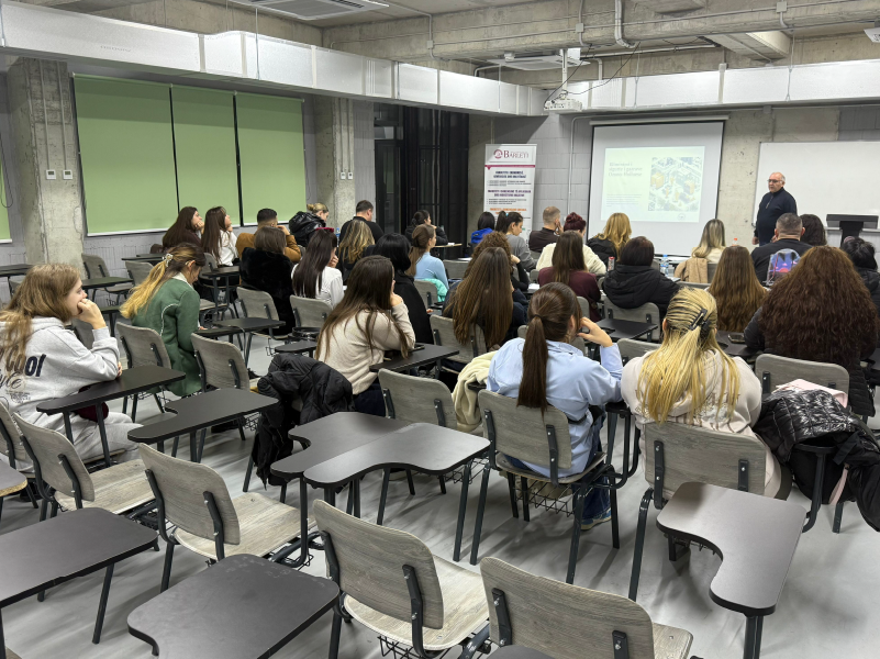 Tiranë, 4 dhjetor 2025 – FEQJ-UniBa dhe Projekti i Ozonit: 44 studentë nisin lëvizjen “Vepro, Riciklo, Shpëto” për themelimin e Grupit Studentor Mjedisor