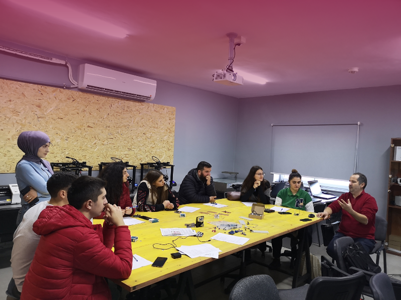 Praktikë Arduino 