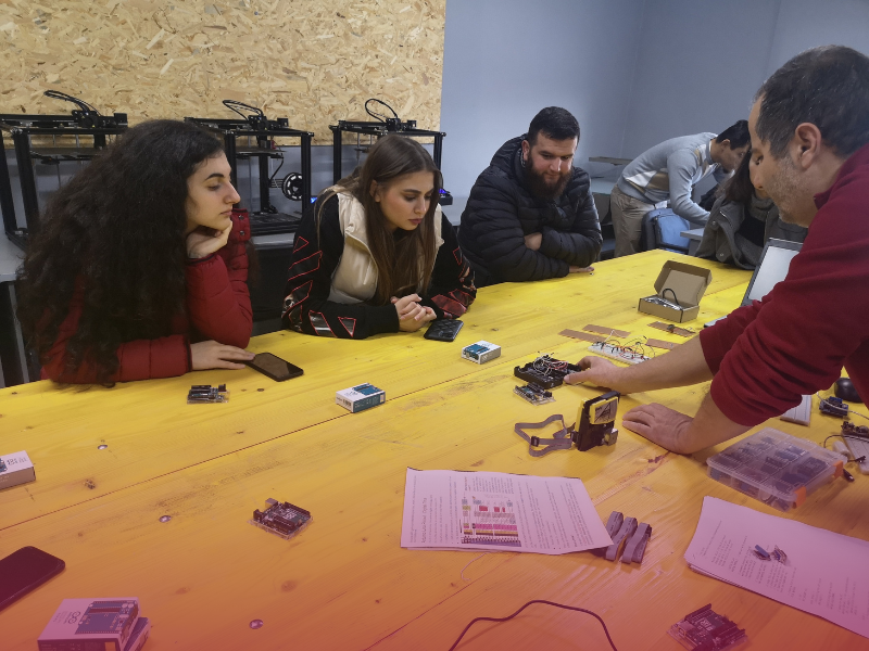 Praktikë Arduino 