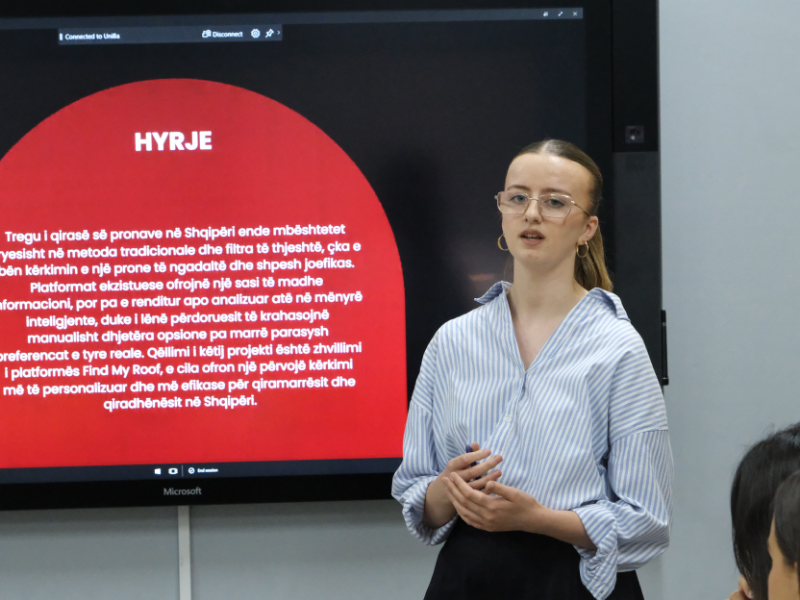 Studentët e Informatikës së Aplikuar mbrojnë me sukses temat e diplomës