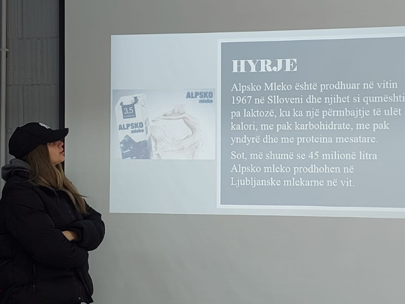 Prezantimet e punimeve të studentëve, viti III Marketing