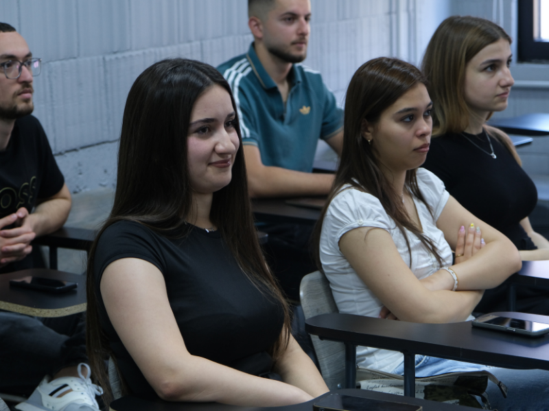 Alumni të suksesshëm rikthehen në auditor