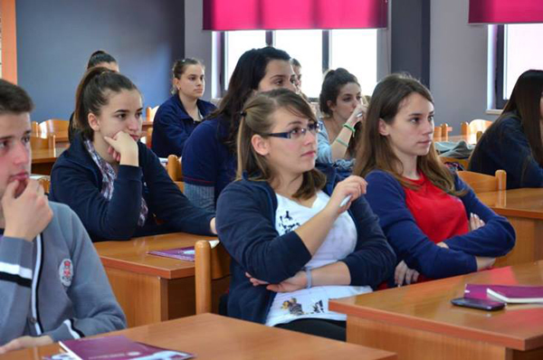 Trajnim "Etika dhe Kariera" gjimnazi "Petro Nini Luarasi" Tiranë