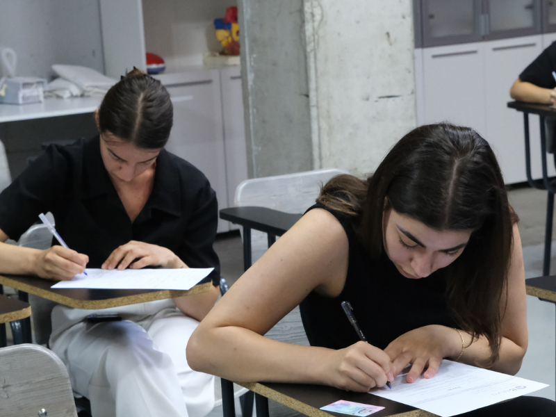 Studentët e Bachelorit në Infermieri përmbyllin me sukses mbrojtjen e diplomës