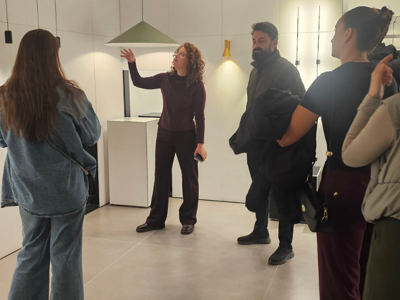 Studentët e Dizajnit vizitojnë showroom-in Temple